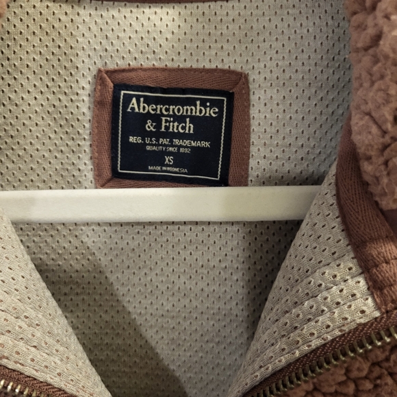 Beautiful abercromie & finch sherpa - Picture 2 of 3